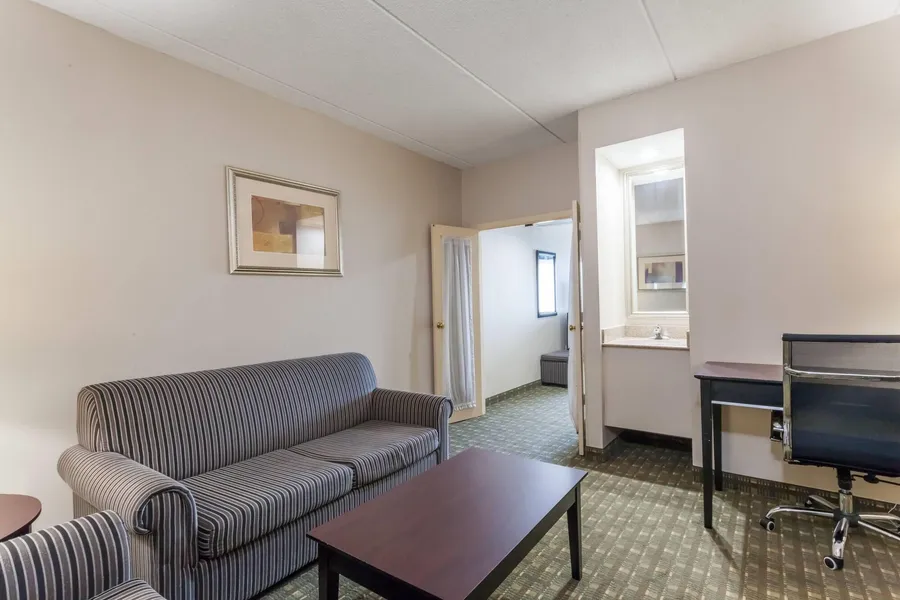 Ramada by Wyndham Newburgh/West Point hotel detail image 6