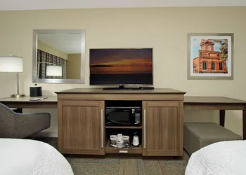 Hampton Inn Madison hotel thumbnail 7