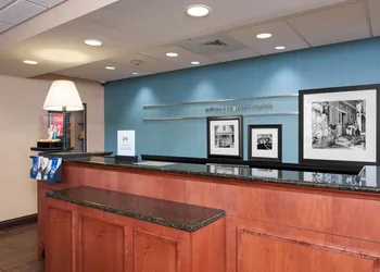 Hampton Inn & Suites Grand Rapids-Airport 28th St hotel thumbnail 4