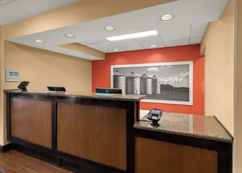 Hampton Inn Lancaster hotel thumbnail 3