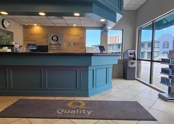 Quality Inn & Suites hotel thumbnail 3