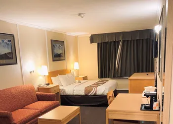 Quality Inn & Suites hotel thumbnail 7