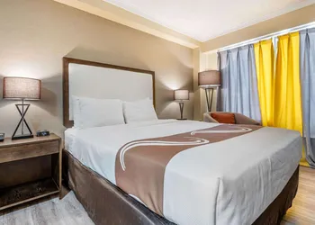 Quality Inn & Suites hotel thumbnail 8