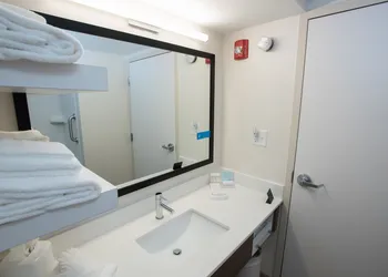 Hampton Inn Wooster hotel thumbnail 4