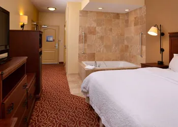 Hampton Inn by Hilton Lincoln hotel thumbnail 6