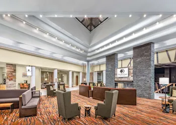 DoubleTree by Hilton Denver - Aurora hotel thumbnail 2