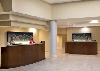 DoubleTree by Hilton Denver - Aurora hotel thumbnail 4