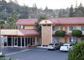 Relax Inn And Suites hotel thumbnail 2