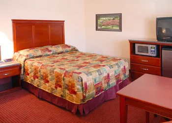 Relax Inn And Suites hotel thumbnail 4