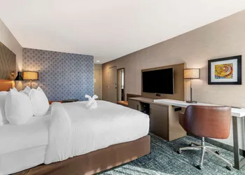 Clarion Inn Nashua hotel thumbnail 4