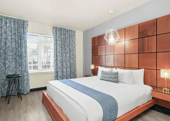 Chesterfield Hotel & Suites hotel thumbnail 5