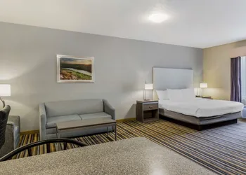 Best Western Plus New England Inn & Suites hotel thumbnail 7