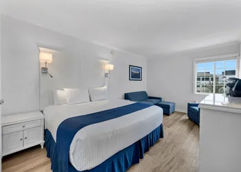 Bayfront Inn Fifth Avenue hotel thumbnail 4