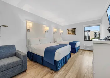 Bayfront Inn Fifth Avenue hotel thumbnail 5