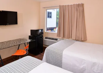 Valued Stay Madison hotel thumbnail 8