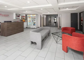 Ramada by Wyndham Milwaukee hotel thumbnail 2