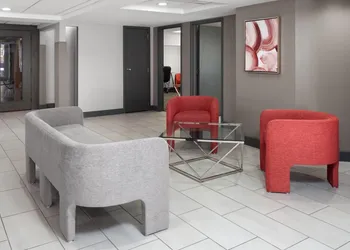 Ramada by Wyndham Milwaukee hotel thumbnail 4