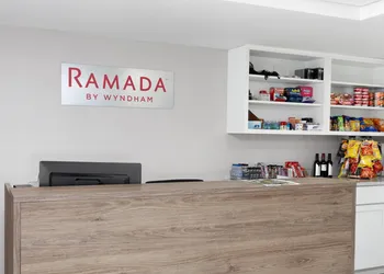 Ramada by Wyndham Milwaukee hotel thumbnail 5