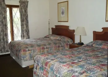 Budget Inn & Suites hotel thumbnail 2