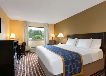 Days Inn by Wyndham Hillsborough hotel thumbnail 4