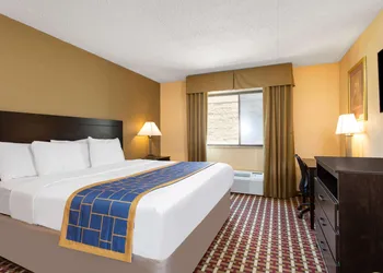 Days Inn by Wyndham Hillsborough hotel thumbnail 5