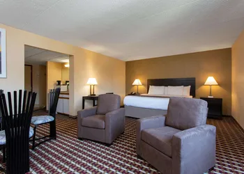 Days Inn by Wyndham Hillsborough hotel thumbnail 6