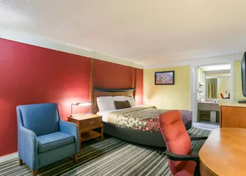 Econo Lodge Frederick I-70 hotel thumbnail 8