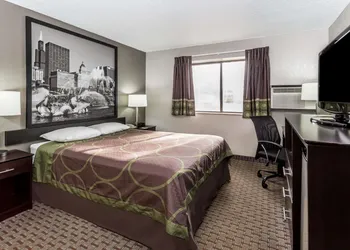 Super 8 by Wyndham Mundelein/Libertyville Area hotel thumbnail 6