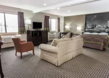 Super 8 by Wyndham Mundelein/Libertyville Area hotel thumbnail 8