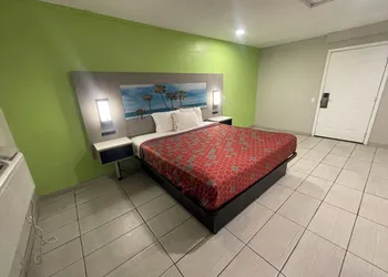 Black Horse Motel hotel thumbnail 2