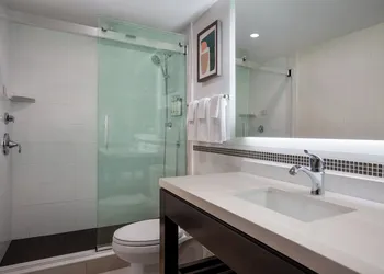 Holiday Inn Hotel & Suites St. Catharines Conference Center by IHG hotel thumbnail 8