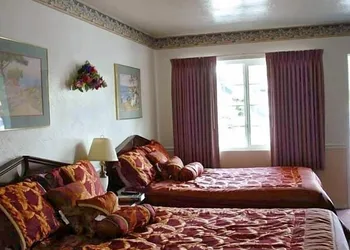 Monterey Pines Inn hotel thumbnail 8
