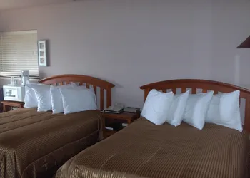 Surf Inn hotel thumbnail 3
