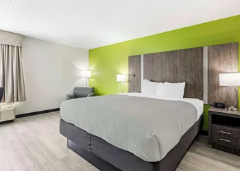 Quality Inn Clarksville - Exit 11 hotel thumbnail 5