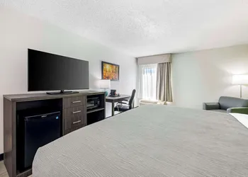 Quality Inn Clarksville - Exit 11 hotel thumbnail 8