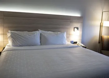 Holiday Inn Express & Suites Sedalia by IHG hotel thumbnail 5