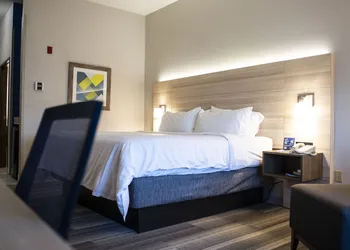 Holiday Inn Express & Suites Sedalia by IHG hotel thumbnail 8