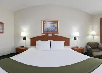 Holiday Inn Express & Suites Vinita by IHG hotel thumbnail 4