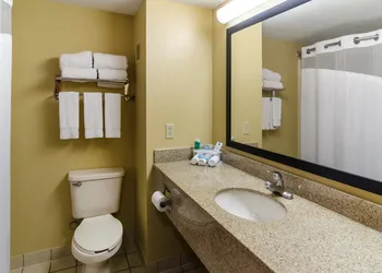 Holiday Inn Express & Suites Vinita by IHG hotel thumbnail 8