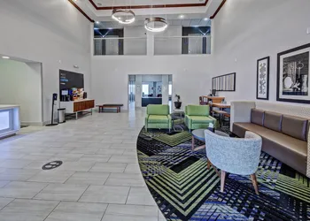 Holiday Inn Express Hotel & Suites Clarksville by IHG hotel thumbnail 2