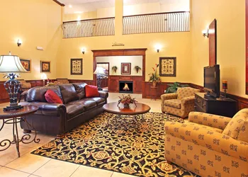 Holiday Inn Express Hotel & Suites Clarksville by IHG hotel thumbnail 3