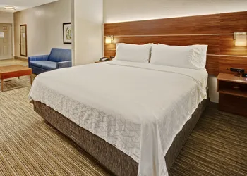 Holiday Inn Express Hotel & Suites Clarksville by IHG hotel thumbnail 8