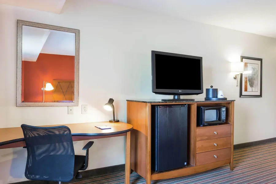Hampton Inn Petersburg-Southpark Mall hotel detail image 6