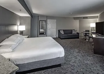 DoubleTree by Hilton Hotel Modesto hotel thumbnail 8