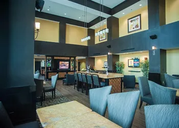 Hampton Inn & Suites Palestine hotel thumbnail 3