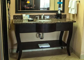 Hampton Inn & Suites Palestine hotel thumbnail 7
