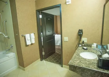 Hampton Inn & Suites Palestine hotel thumbnail 8