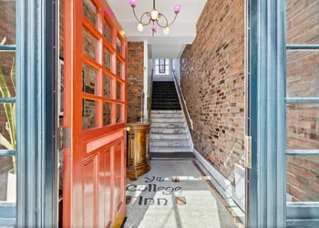 College Inn Hotel hotel thumbnail 5
