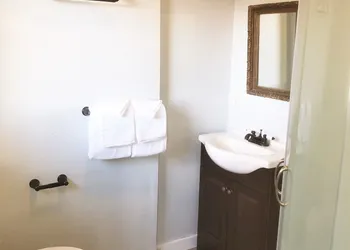 College Inn Hotel hotel thumbnail 7