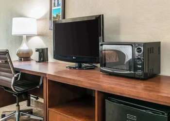 Comfort Inn Blue Ash North hotel thumbnail 8